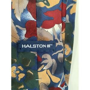Men's Halston III 100% Italian silk necktie made in the USA, flower print